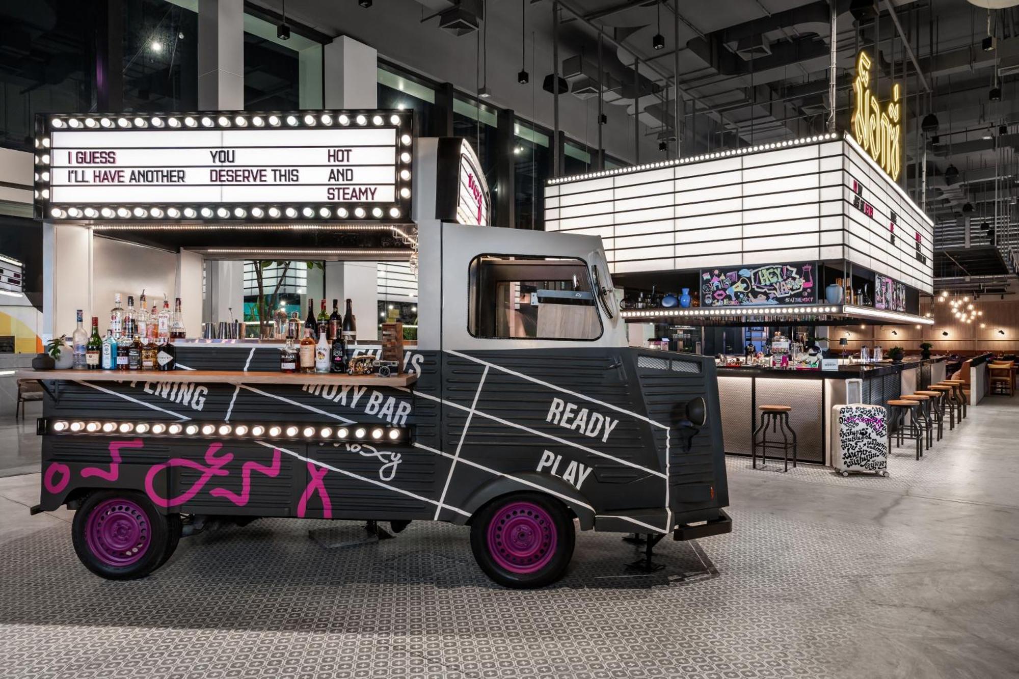 Hotel Moxy Bangkok Ratchaprasong Exterior foto