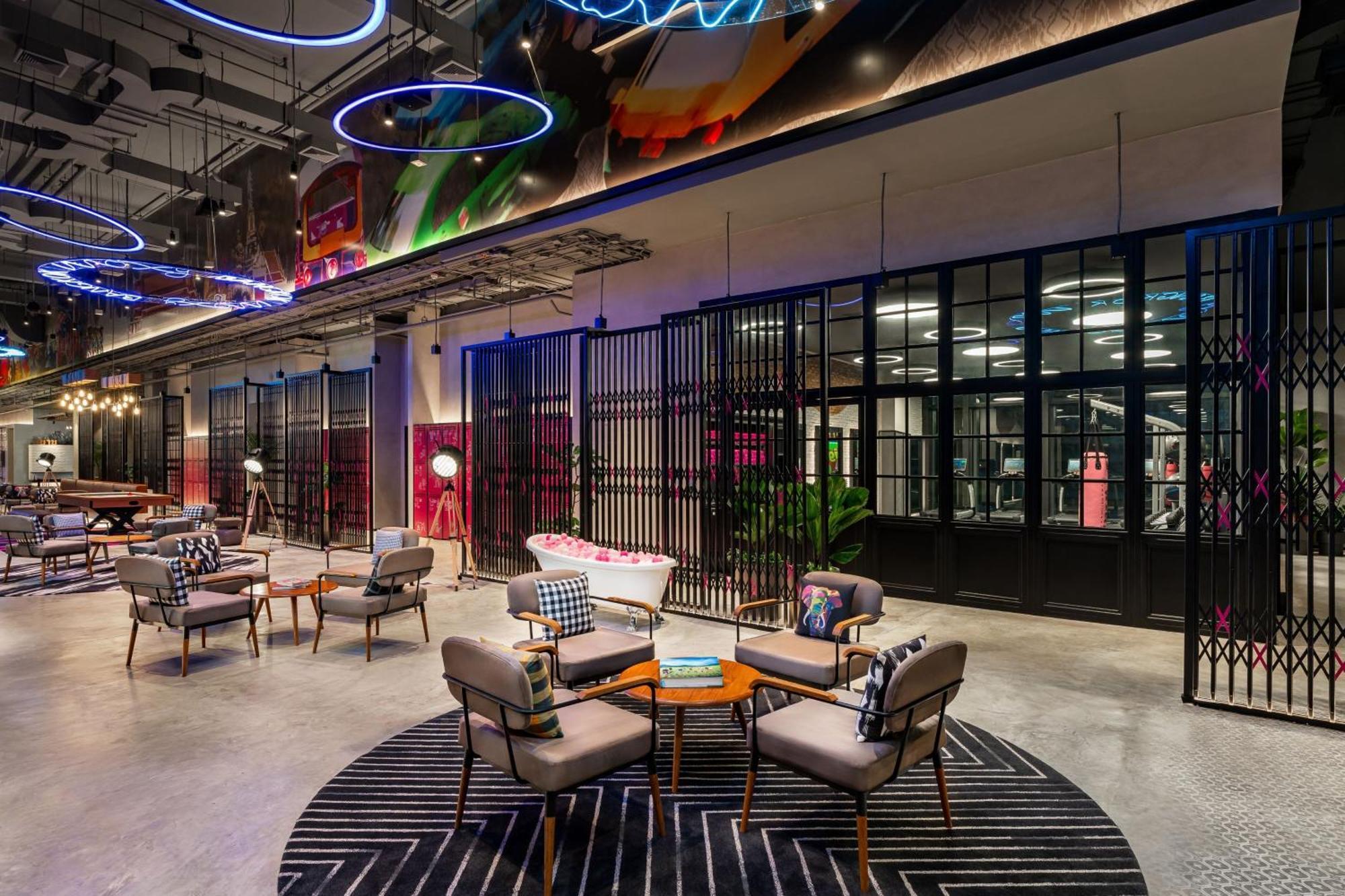 Hotel Moxy Bangkok Ratchaprasong Exterior foto